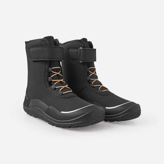 Kids Barefoot winter boots in black on a white background
