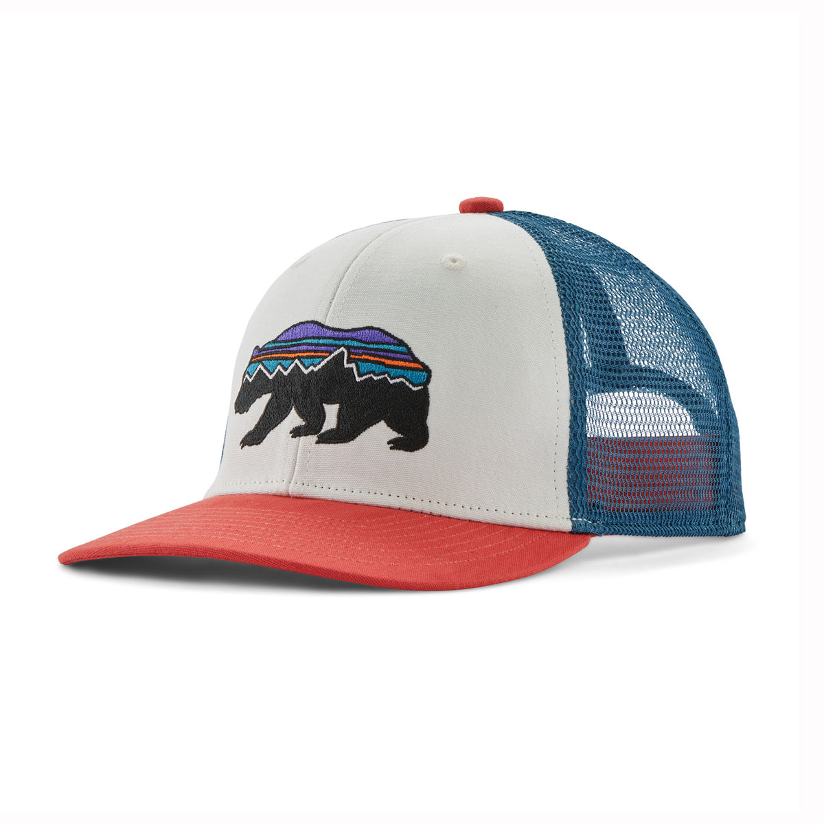 Kids trucker hat with red peak, blue mesh back and bear motif on white background