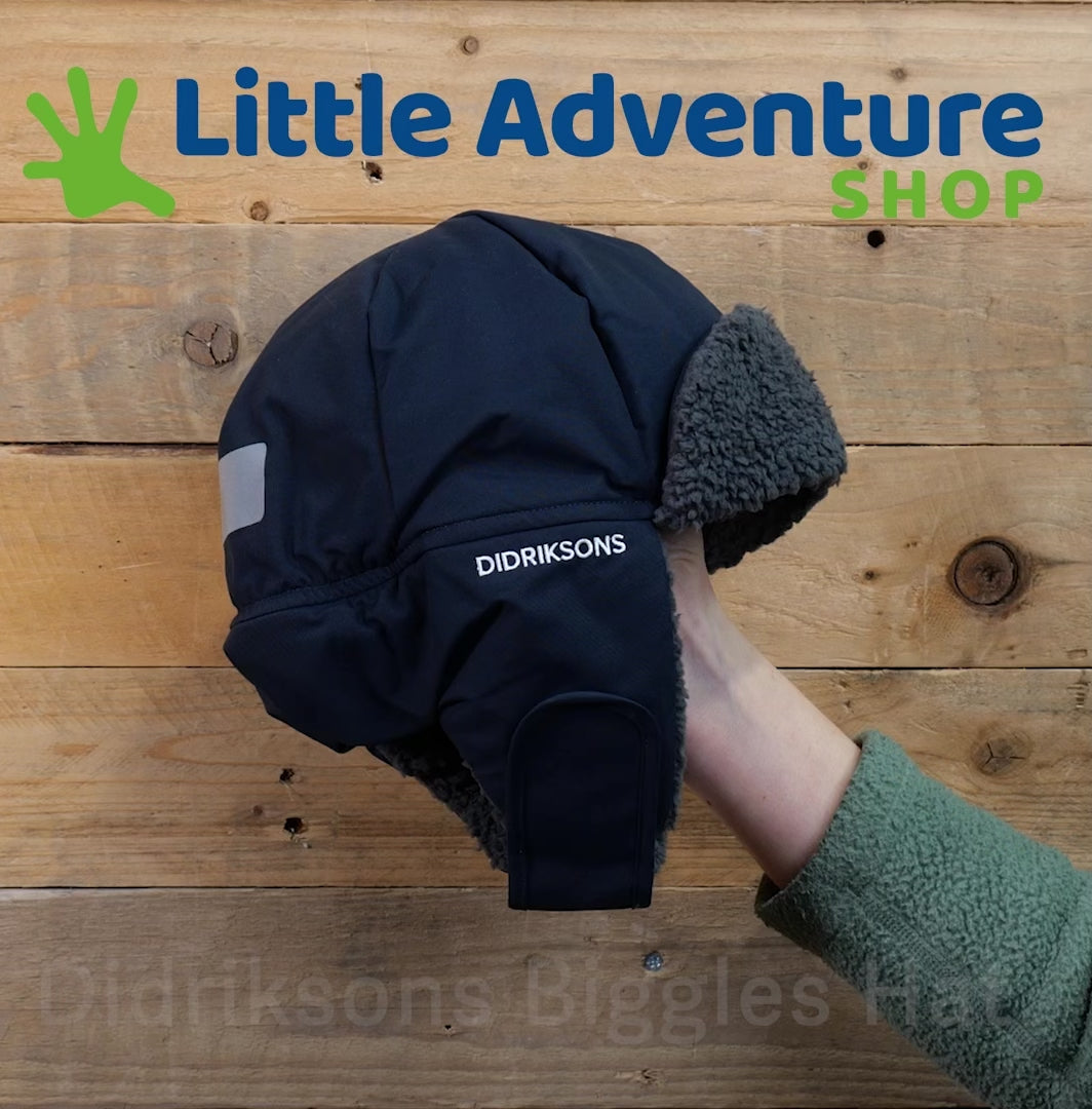 Video of Didriksons Biggles Hat in navy blue