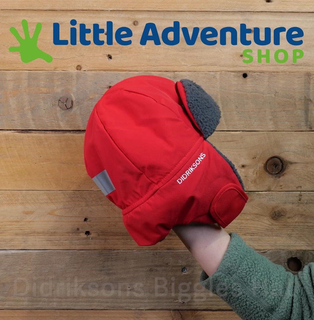 Video review of Didriksons Biggles Hat in red