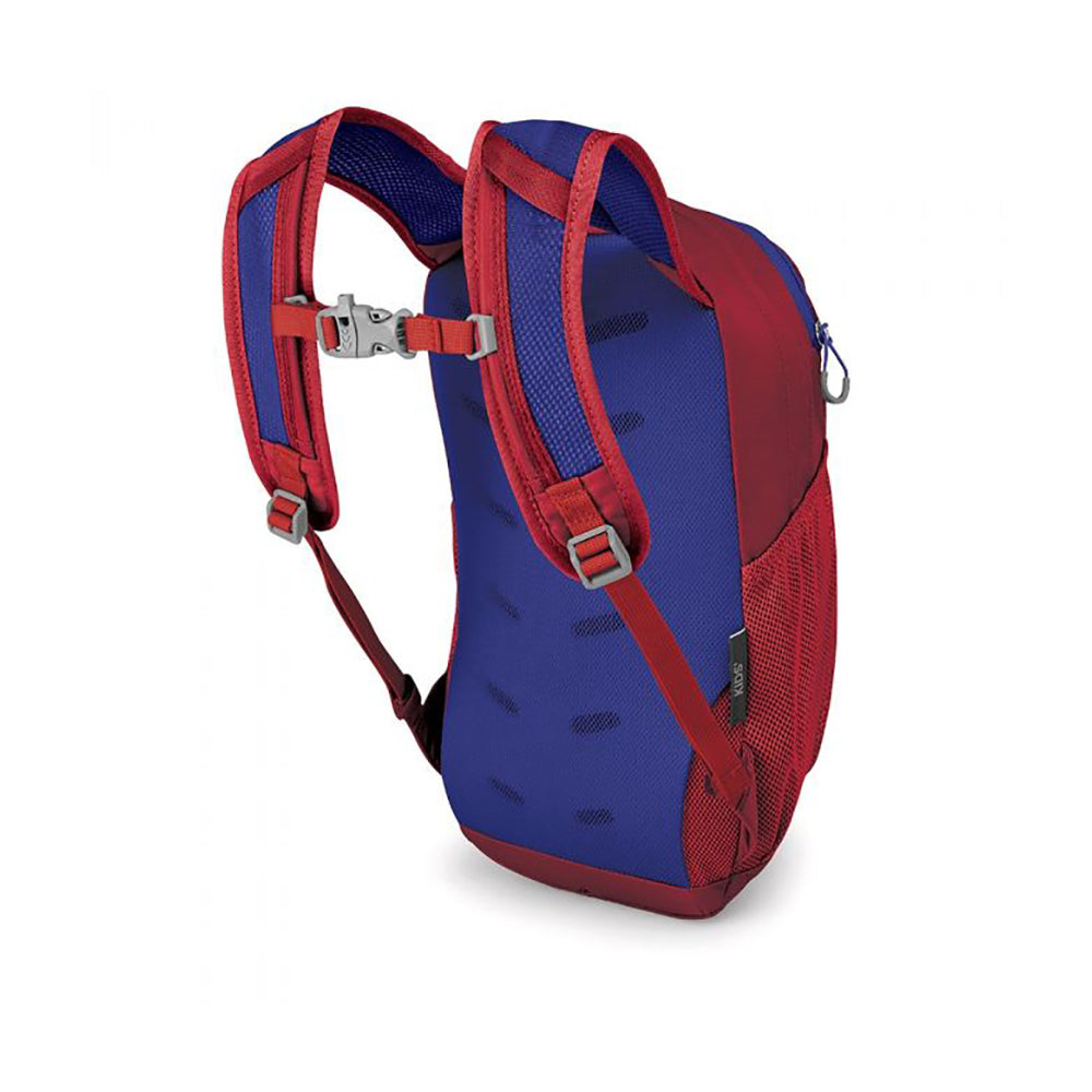 Osprey Daylite 10 kids rucksack in red photo taken from the side