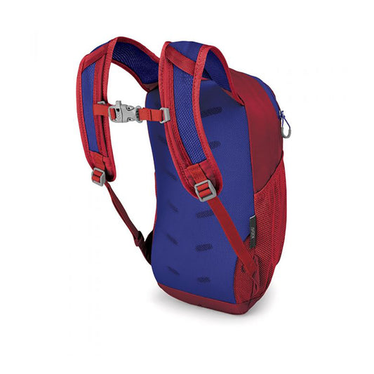Osprey Daylite 10 kids rucksack in red photo taken from the side